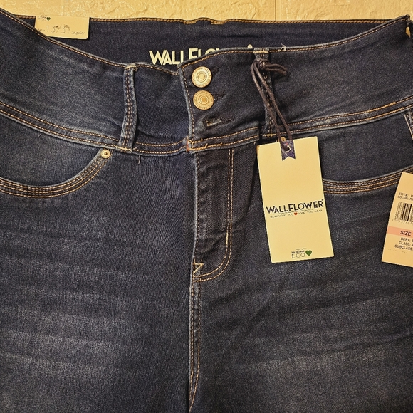 Wallflower The Sassy High Rise Skinny Size 13 NWT - Picture 3 of 8